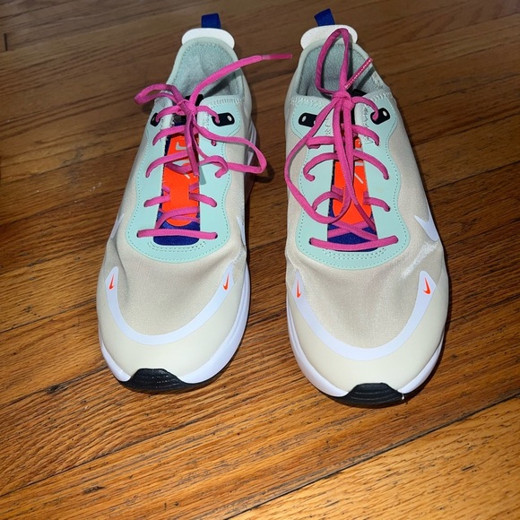 Nike Shoes Womens Size 8
Air Max Dia Running Ci3898-200 - Picture 2 of 6